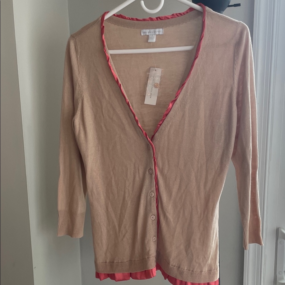 🫶 NWT NY&Co. Beige Cardigan with Pink satin trim